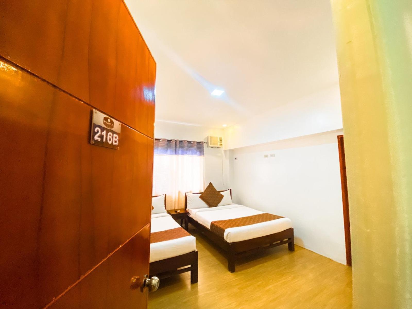 Hortz Hotels And Resorts Tagaytay City Exterior photo